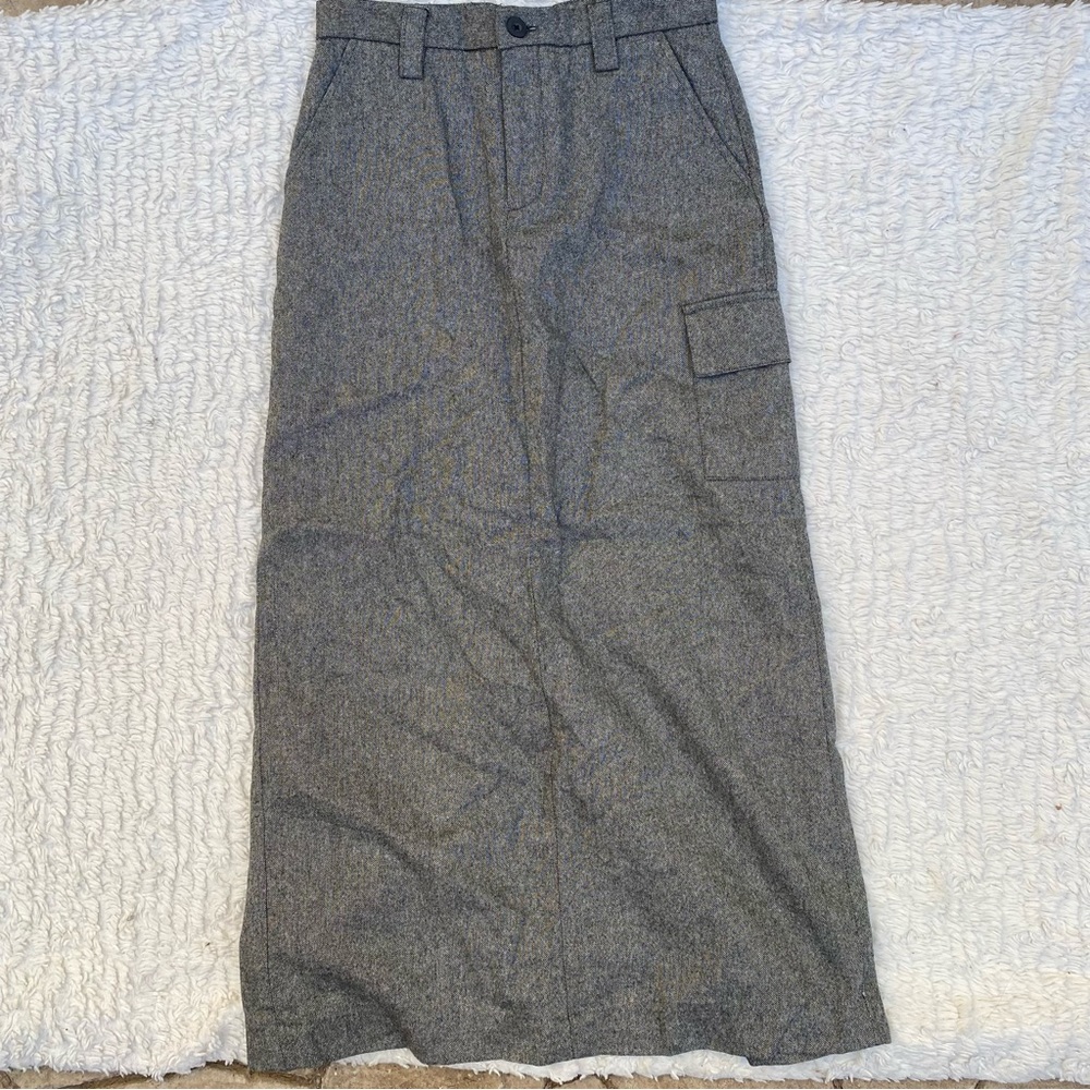 Gap WOMANS long mid skirt color gray _ size 1